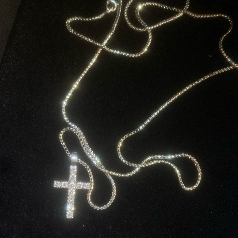 VVS Diamond pendant and white gold chain